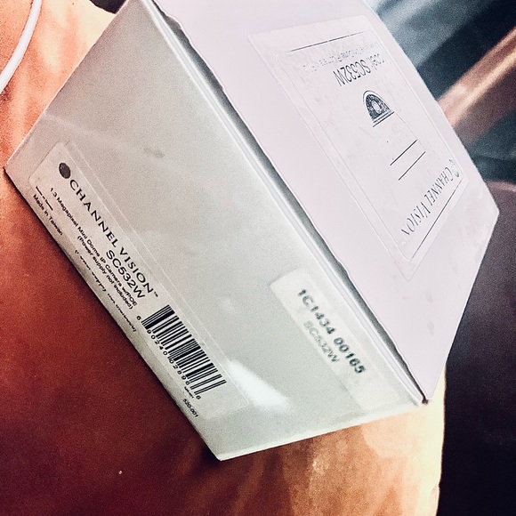 keep your family kids safe ! 1.3 MP Mini Dome Security IP Camera w/POE - Picture 2 of 2